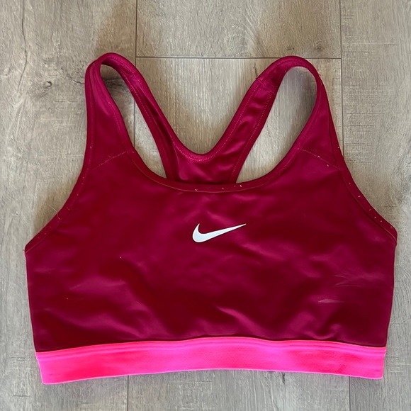 Nike sports bra - Picture 1 of 3